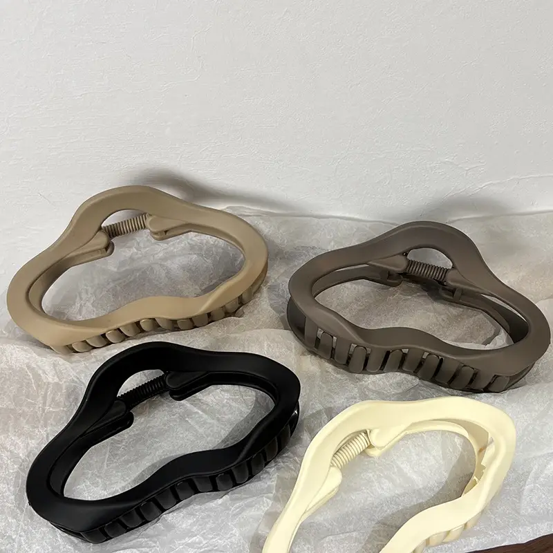 Large Grip Clip for Hair Volume and Styling — feature 2