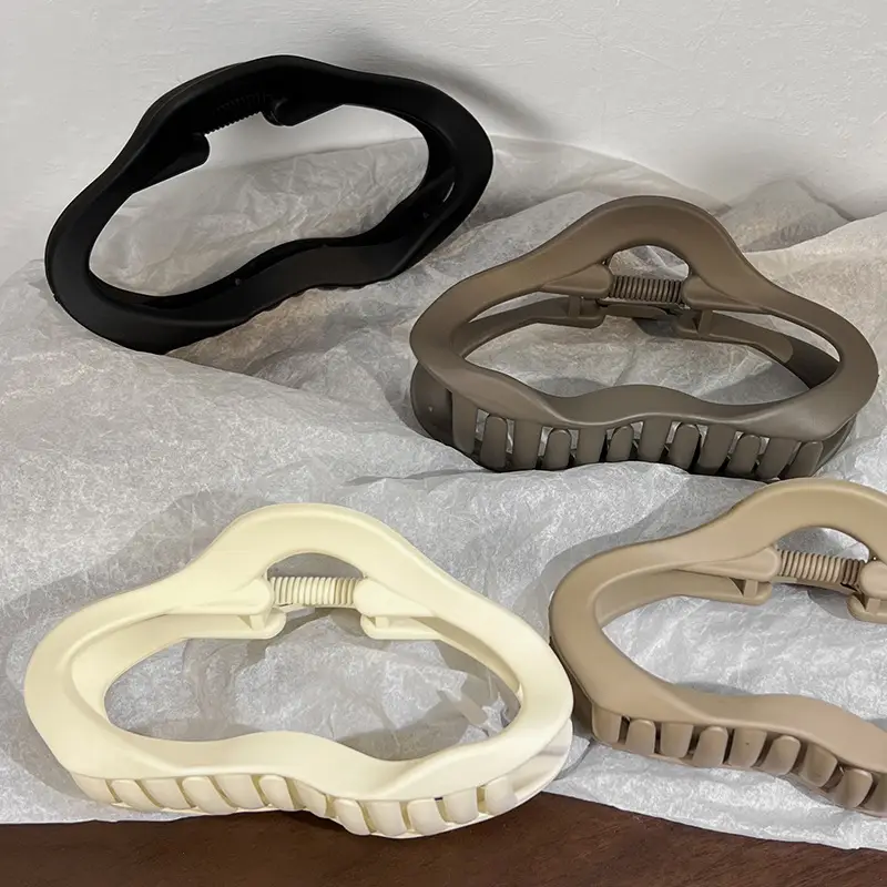 Large Grip Clip for Hair Volume and Styling — feature 4