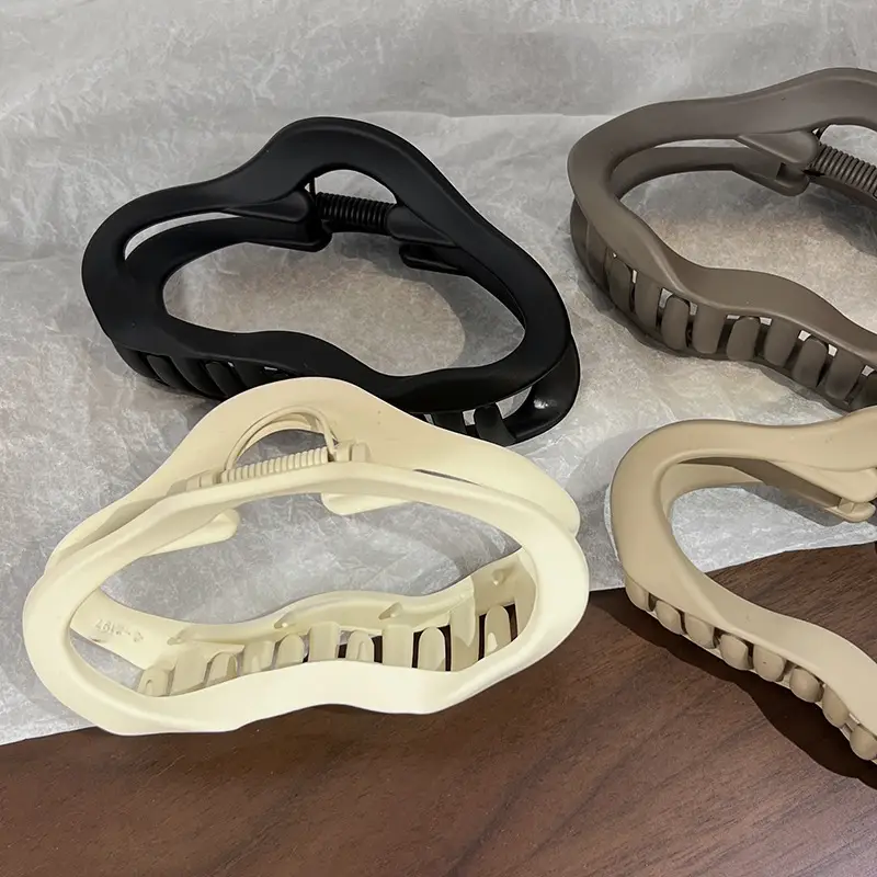 Large Grip Clip for Hair Volume and Styling — feature 5