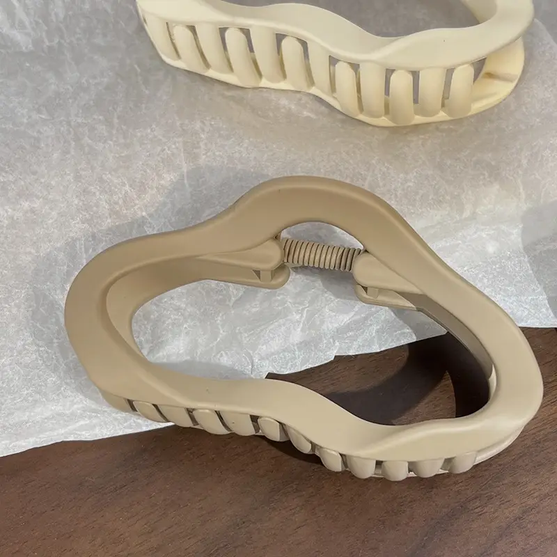 Large Grip Clip for Hair Volume and Styling - Image 2