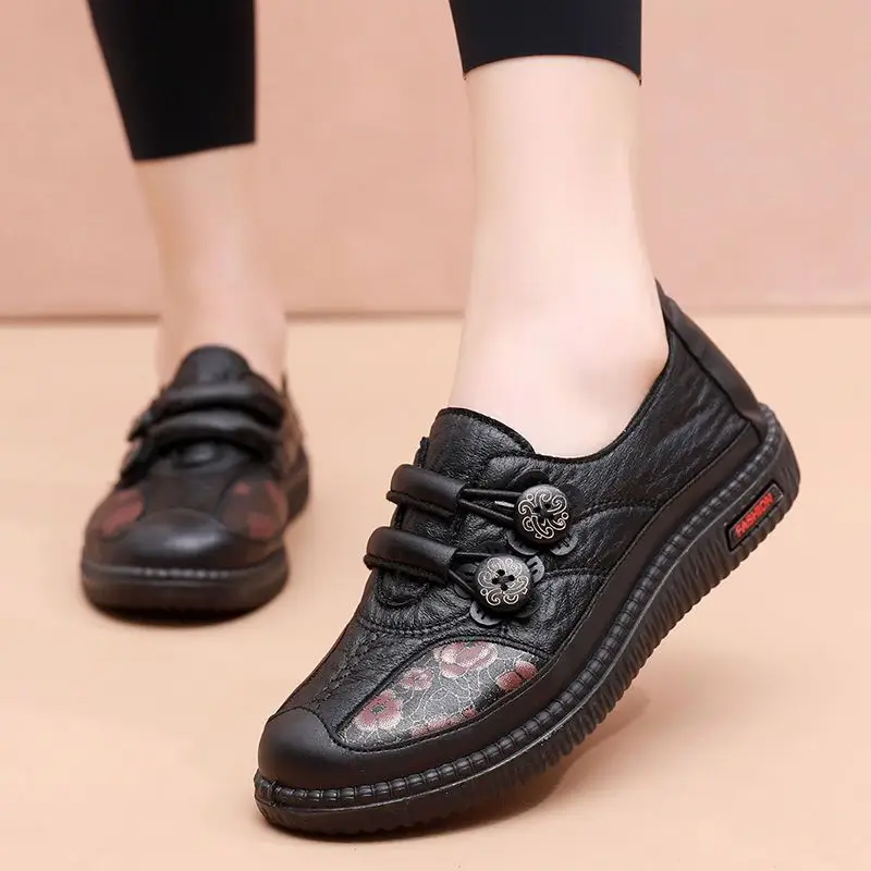 26 New Spring and Autumn Models of Traditional Beijing Cloth Shoes for Women, Single Shoes, Mother's Shoes, Shoes for Middle-Aged and Elderly Women, Non-Slip Soft-Soled Slip-On Shoes