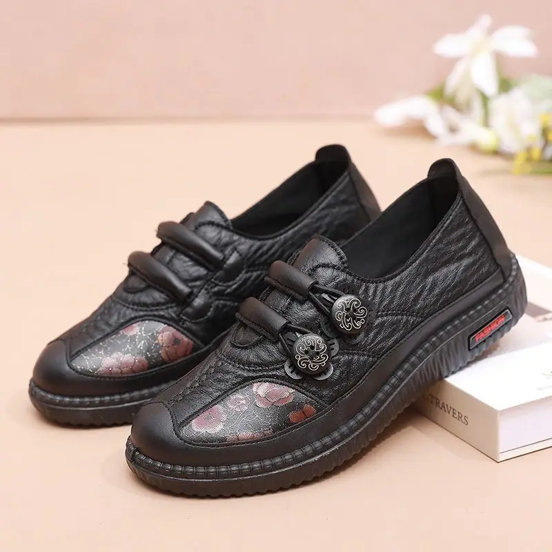 26 New Spring and Autumn Models of Traditional Beijing Cloth Shoes for Women, Single Shoes, Mother's Shoes, Shoes for Middle-Aged and Elderly Women, Non-Slip Soft-Soled Slip-On Shoes