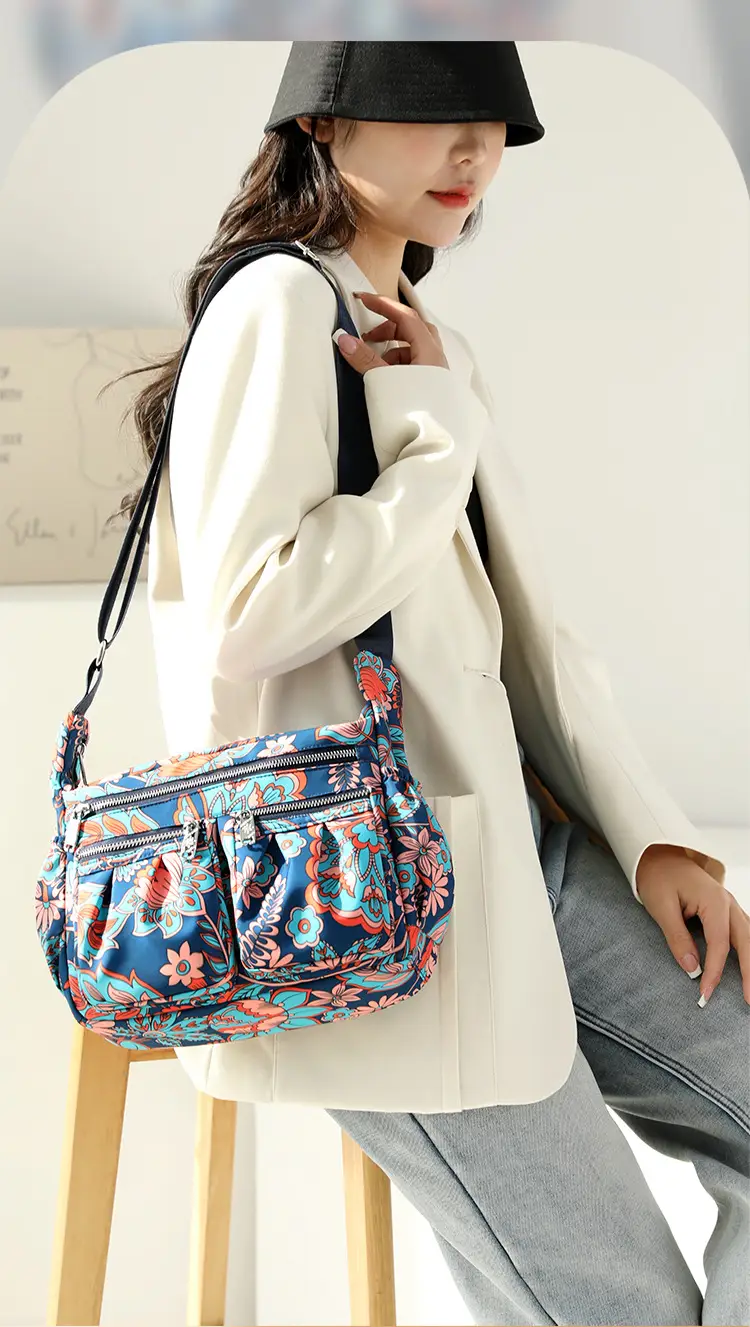 2023 New Pleated Women's Nylon Floral Shoulder Crossbody Bag — feature 3