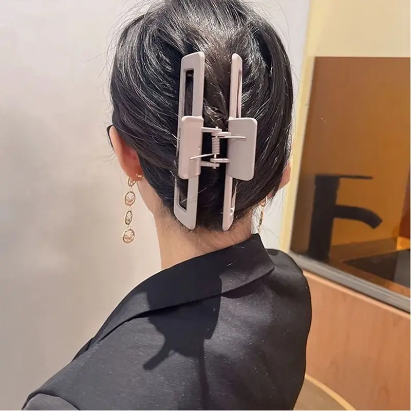 Oversized Shark Clip for Hairpin Bath Back Head Grab Clip — feature 10