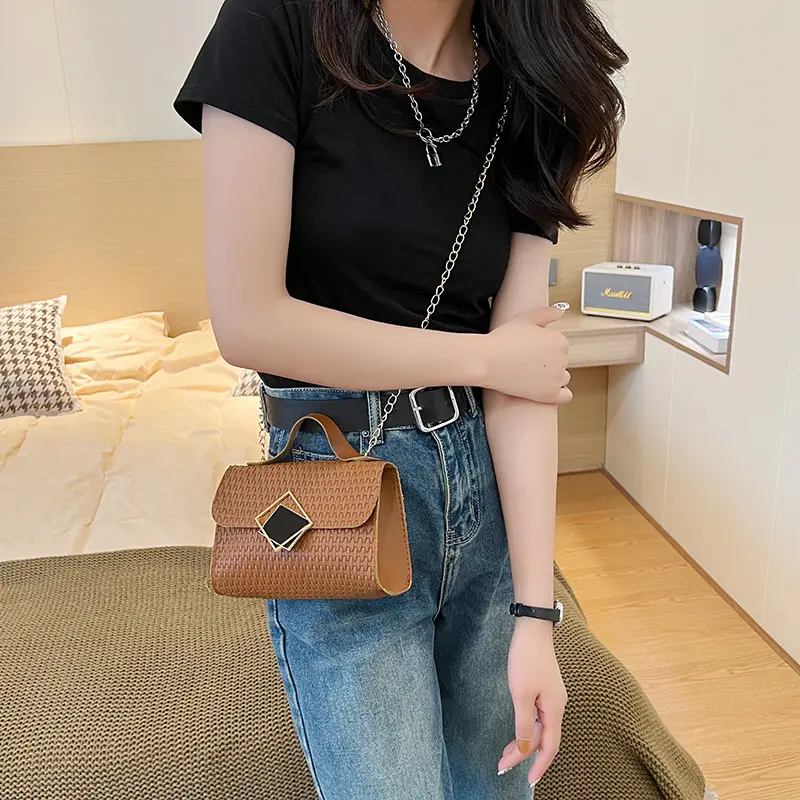 2023 New Korean Style Women's Black Chain Embossed Bag - Image 8