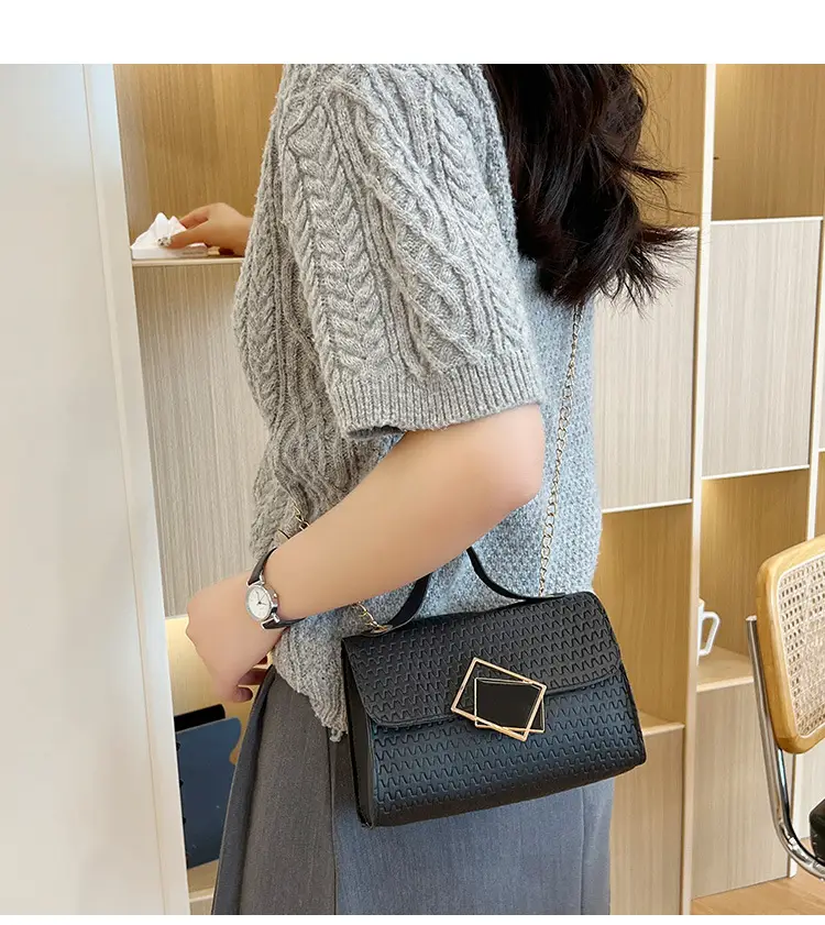 2023 New Korean Style Women's Black Chain Embossed Bag — feature 11