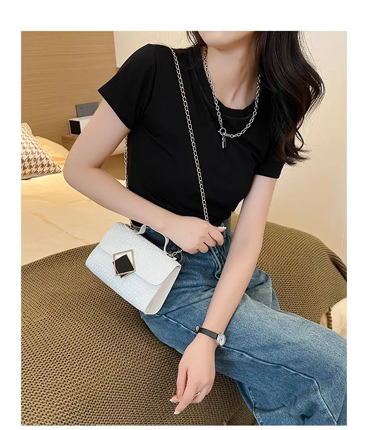 2023 New Korean Style Women's Black Chain Embossed Bag — feature 13