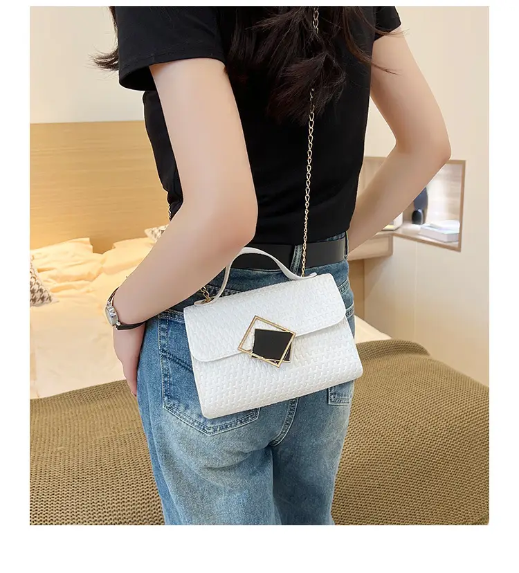 2023 New Korean Style Women's Black Chain Embossed Bag — feature 14