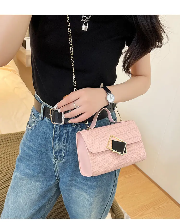 2023 New Korean Style Women's Black Chain Embossed Bag — feature 15