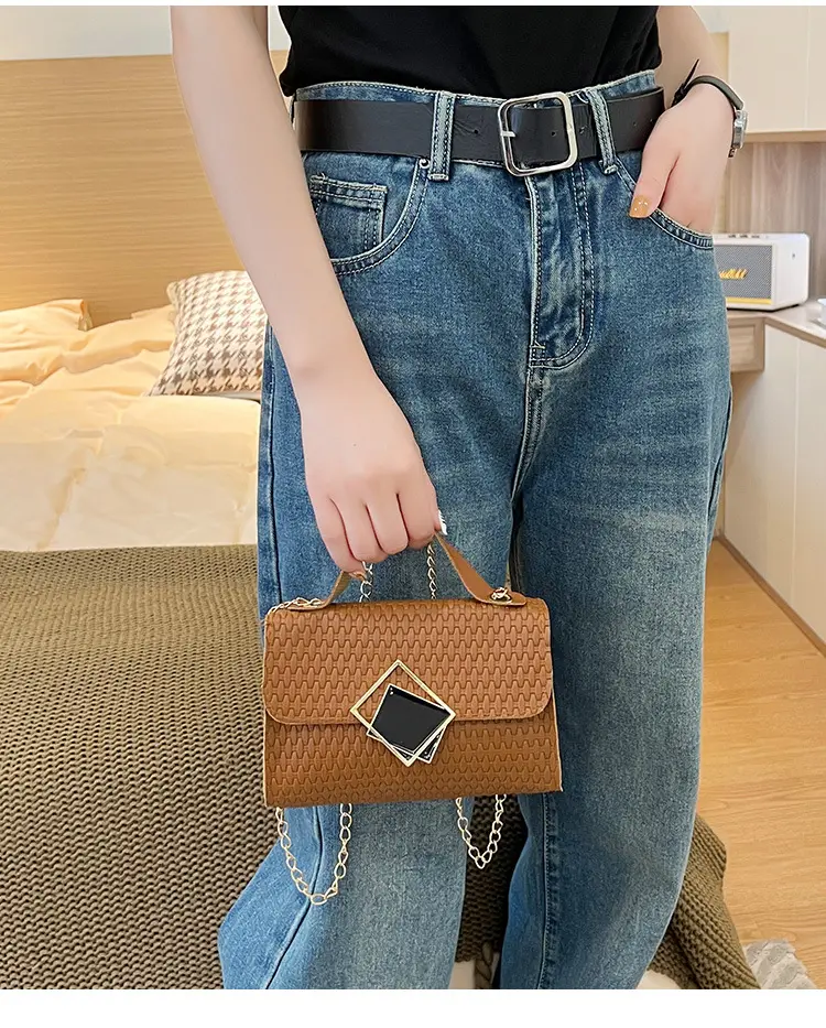 2023 New Korean Style Women's Black Chain Embossed Bag — feature 18