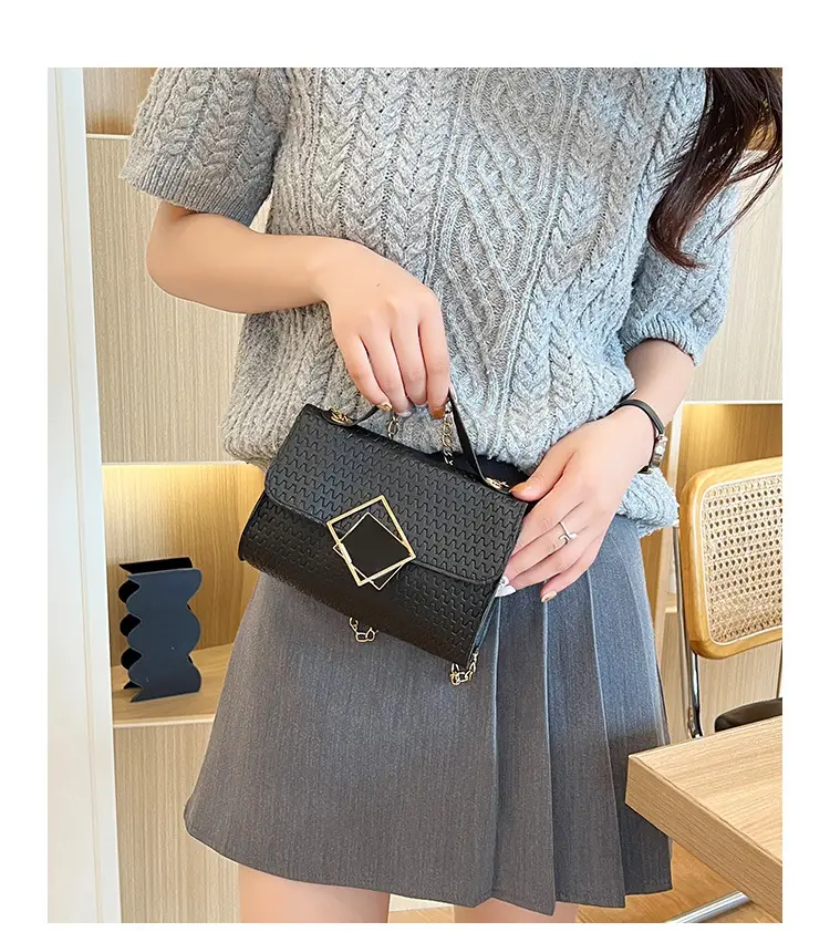 2023 New Korean Style Women's Black Chain Embossed Bag — feature 8