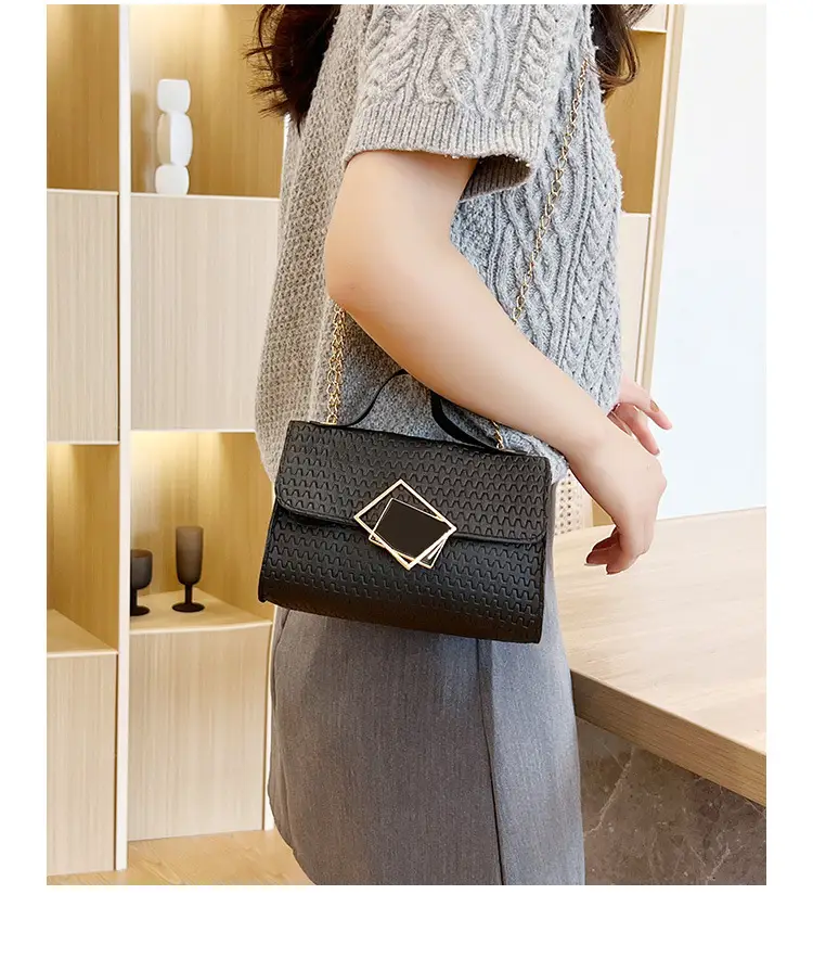 2023 New Korean Style Women's Black Chain Embossed Bag — feature 9