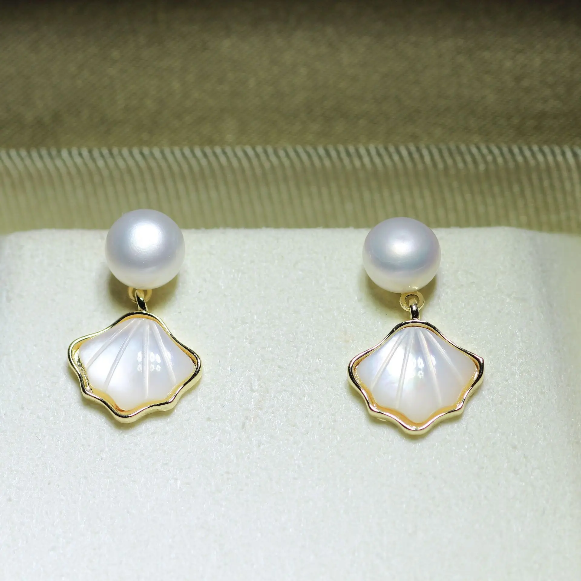 Natural Pearl Pearl Earrings Gold Plated — feature 1
