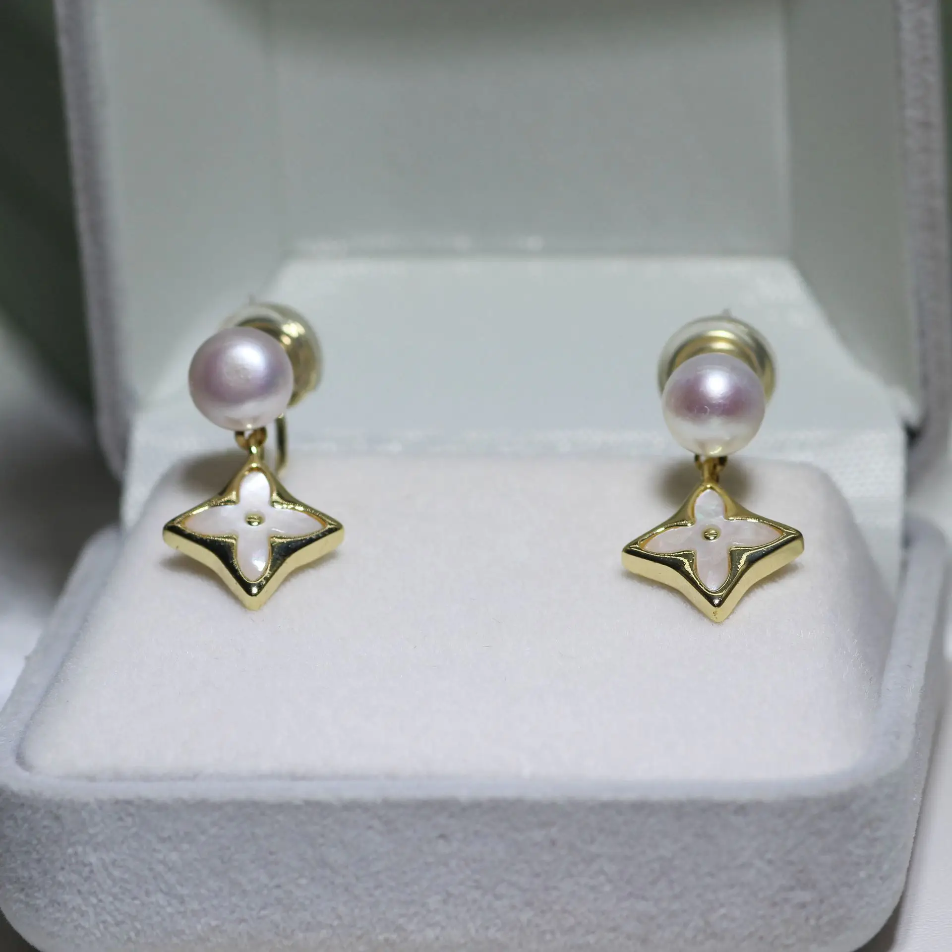 Natural Pearl Pearl Earrings Gold Plated — feature 4