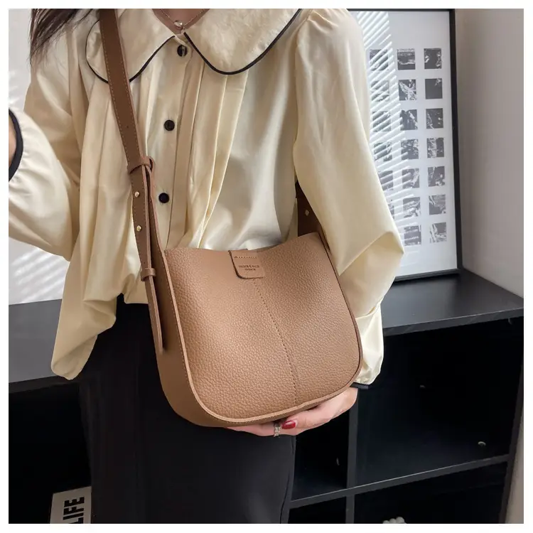 Women's Beige Pebble Crossbody Bag 2023 New Spring Summer — feature 23