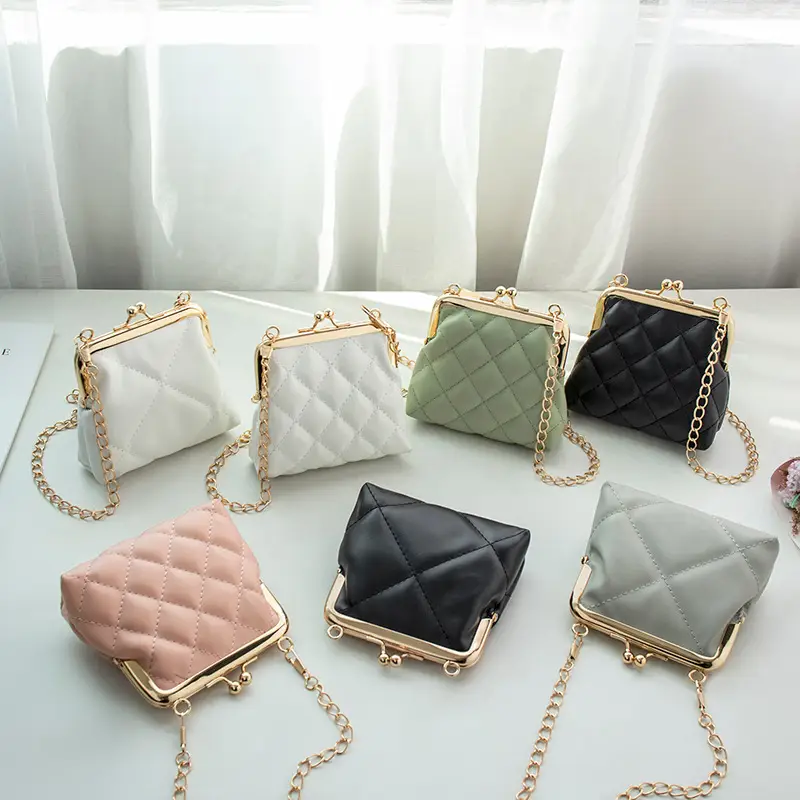 Black Diamond Lattice Chain Shoulder Clip Mini Bag