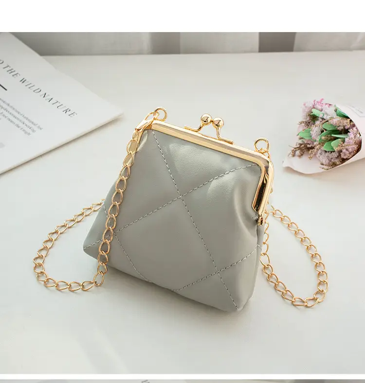 Black Diamond Lattice Chain Shoulder Clip Mini Bag — feature 16