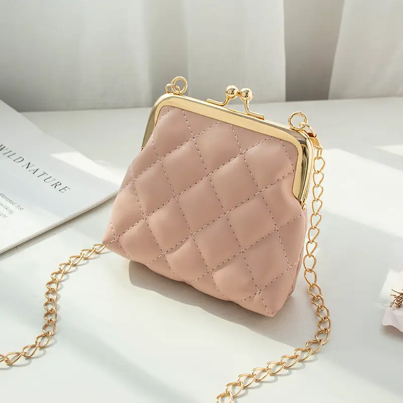 Black Diamond Lattice Chain Shoulder Clip Mini Bag