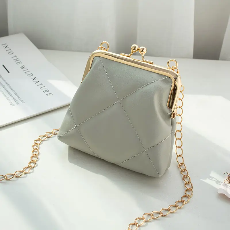 Black Diamond Lattice Chain Shoulder Clip Mini Bag