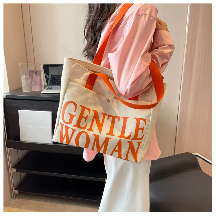Gentle Woman Canvas Shoulder Bag Large 2023 — feature 12