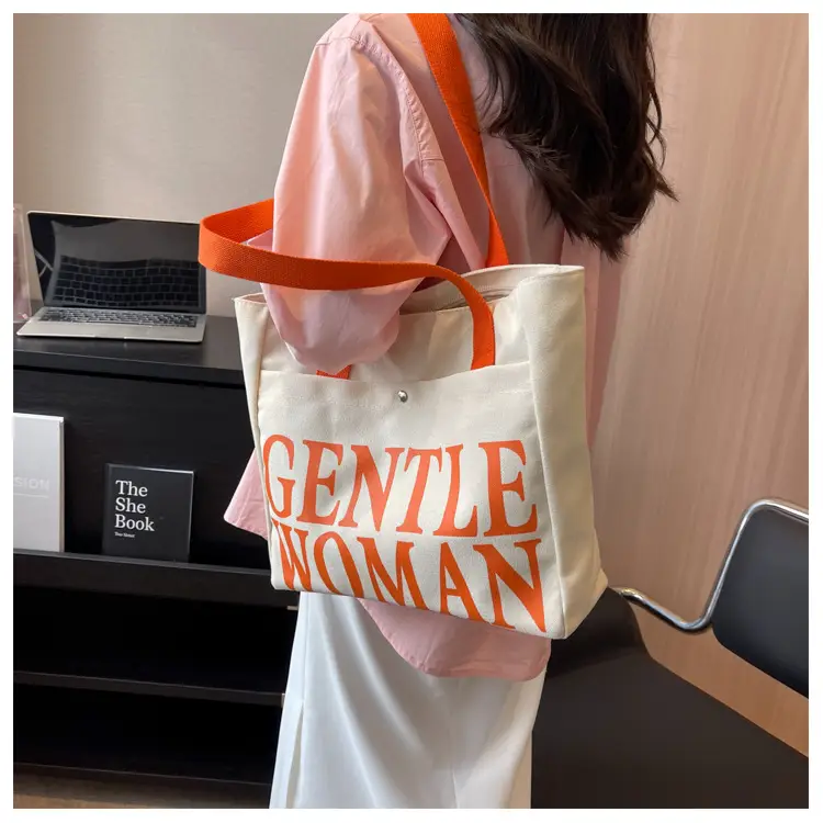 Gentle Woman Canvas Shoulder Bag Large 2023 — feature 13