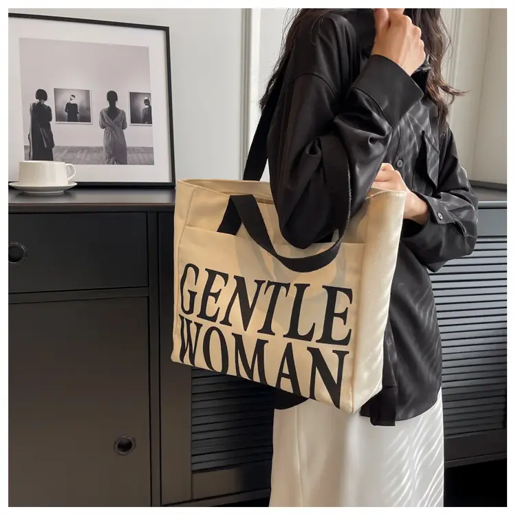 Gentle Woman Canvas Shoulder Bag Large 2023 — feature 19
