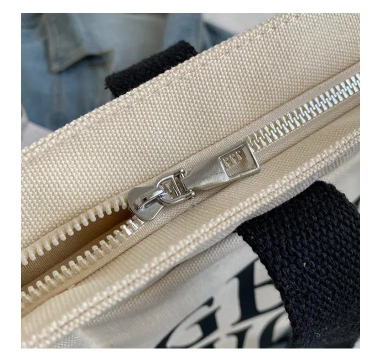 Gentle Woman Canvas Shoulder Bag Large 2023 — feature 4