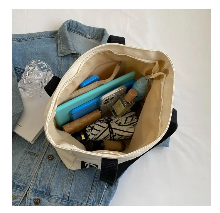 Gentle Woman Canvas Shoulder Bag Large 2023 — feature 5