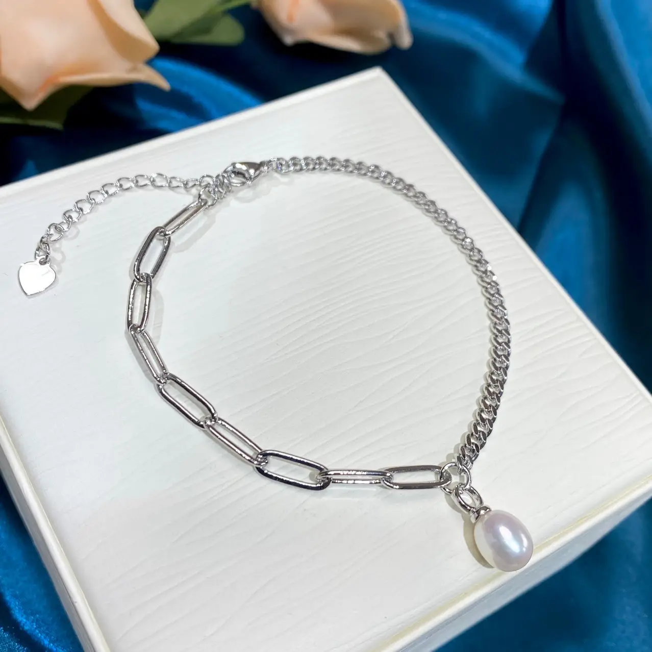 Silver Pearl Elastic Bracelet for Women - Image 2