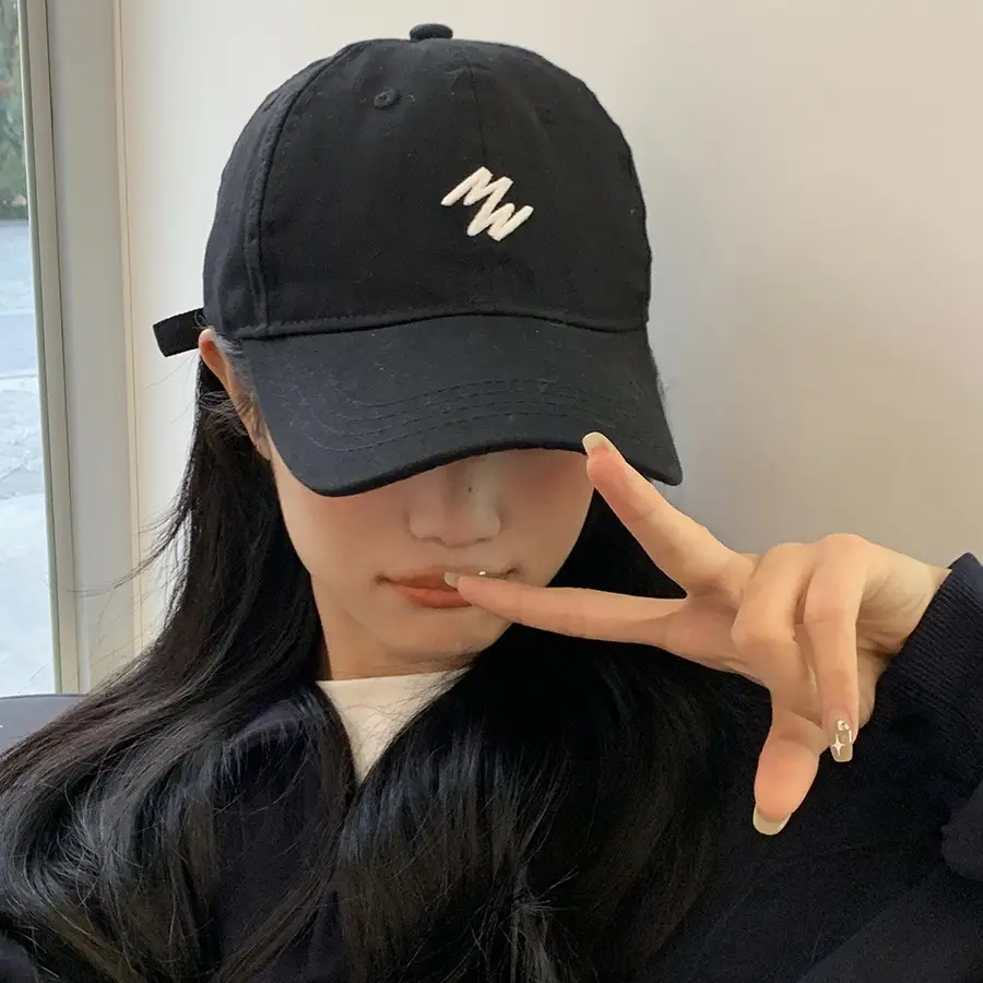 Lu Xi Embroidered Women's Brown Cap