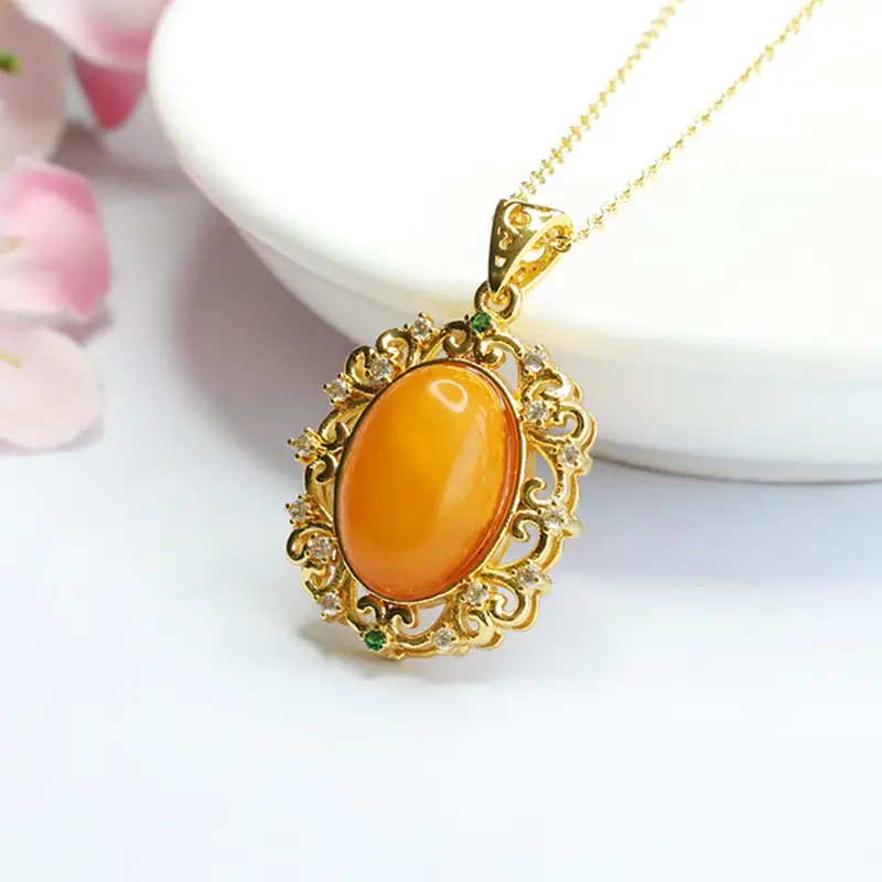 Natural Amber Pendant Necklace for Women Gold Plated — feature 5