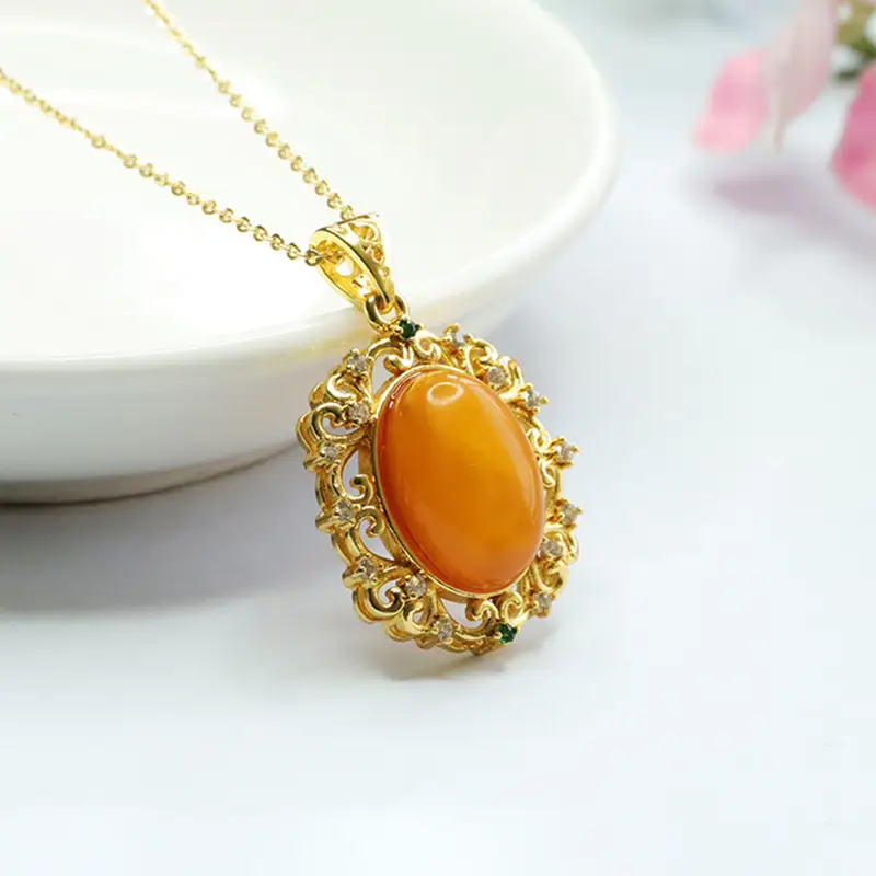 Natural Amber Pendant Necklace for Women Gold Plated — feature 6