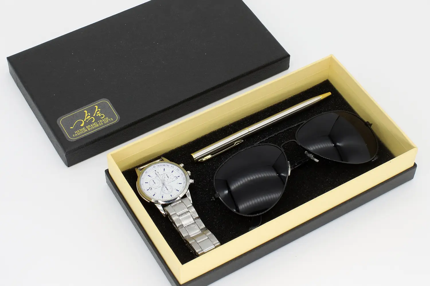 Men's Black Sunglasses with Quartz Watch Set — feature 9