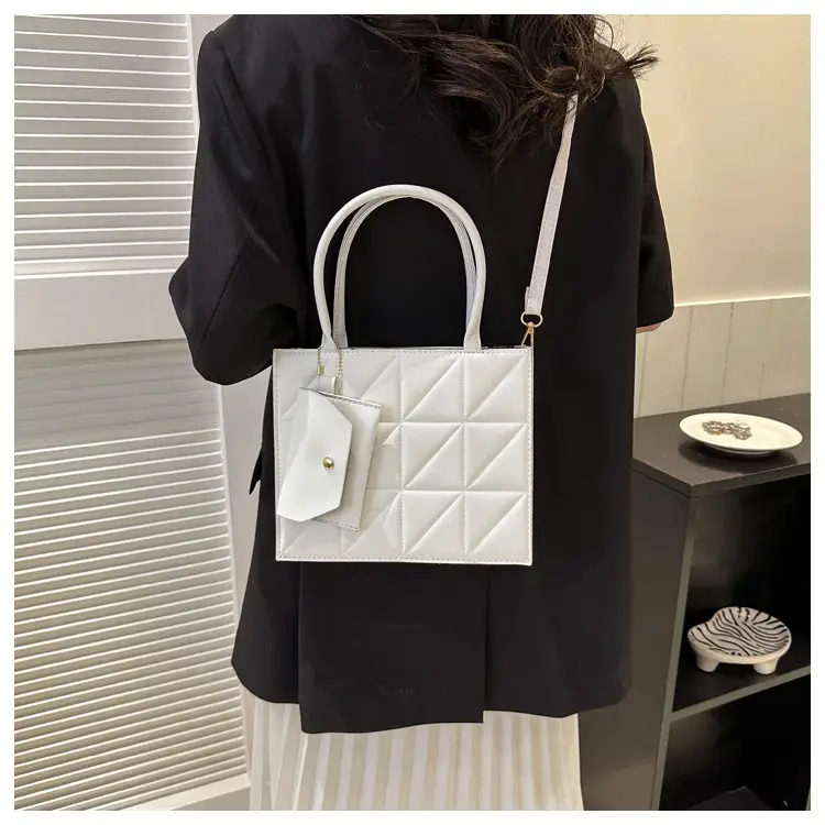 Green Quilted Women's Shoulder Messenger Bag — feature 19