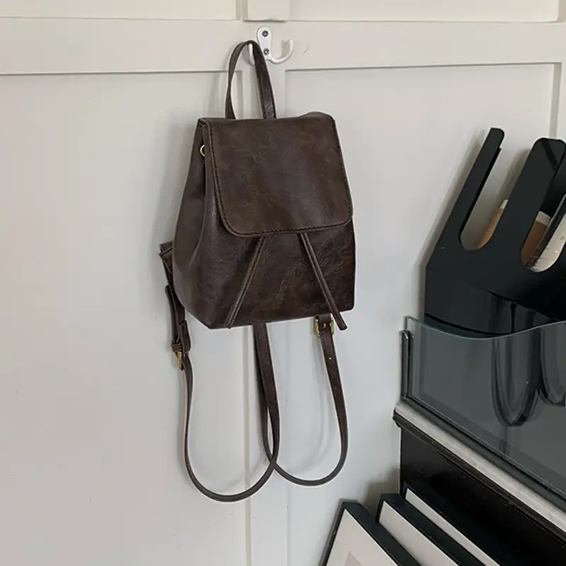 Compact Retro American Style Black Shoulder Bag 2026 - Image 4