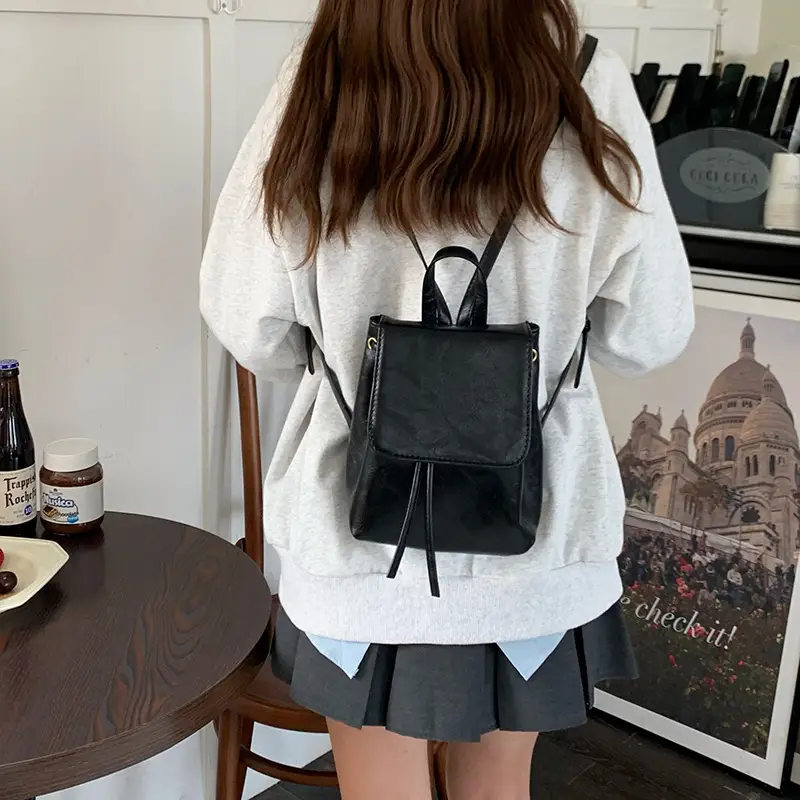 Compact Retro American Style Black Shoulder Bag 2026 - Image 5