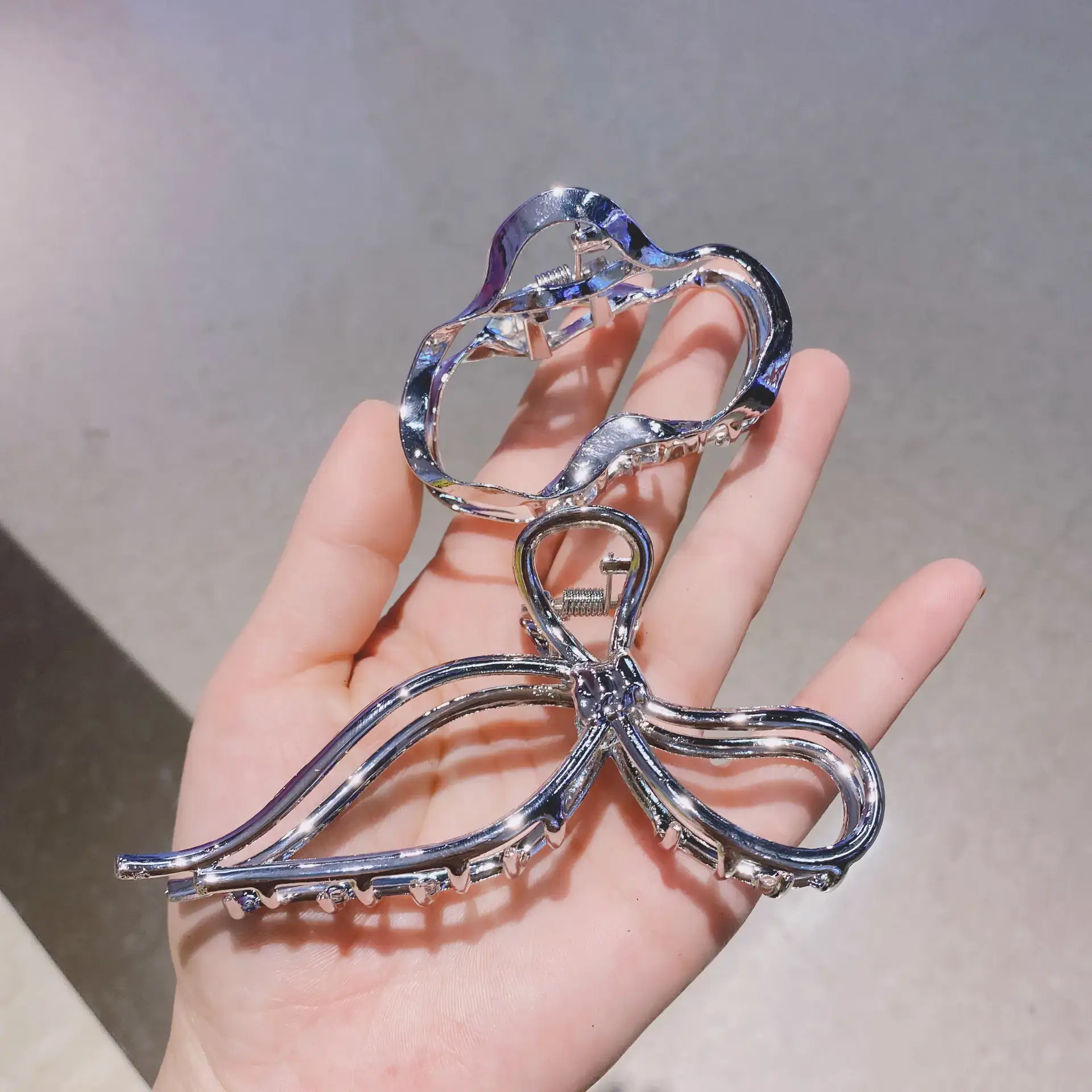 Oversized 3D Metal Hairpin Clip Shark Design - Image 50