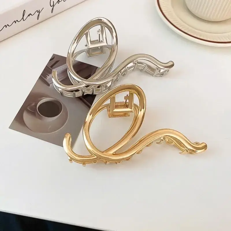 Oversized 3D Metal Hairpin Clip Shark Design — feature 10