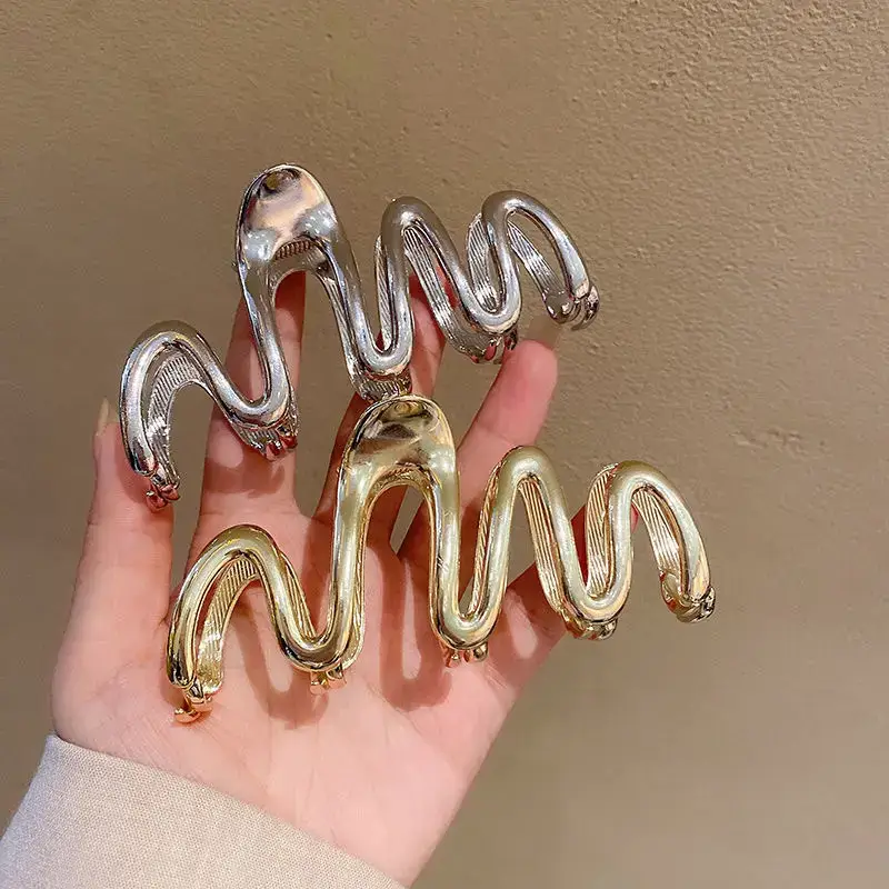 Oversized 3D Metal Hairpin Clip Shark Design — feature 9