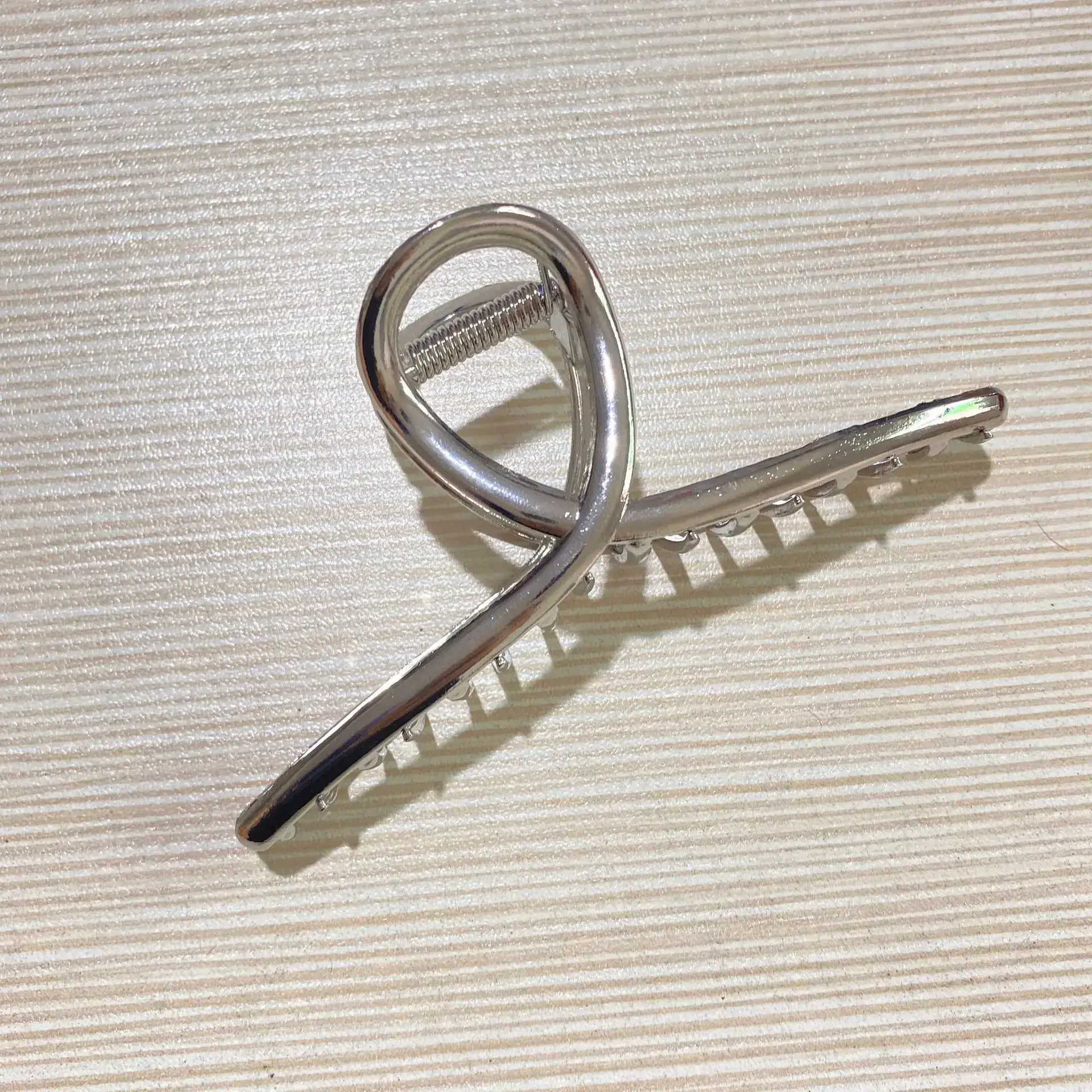 Oversized 3D Metal Hairpin Clip Shark Design - Image 10