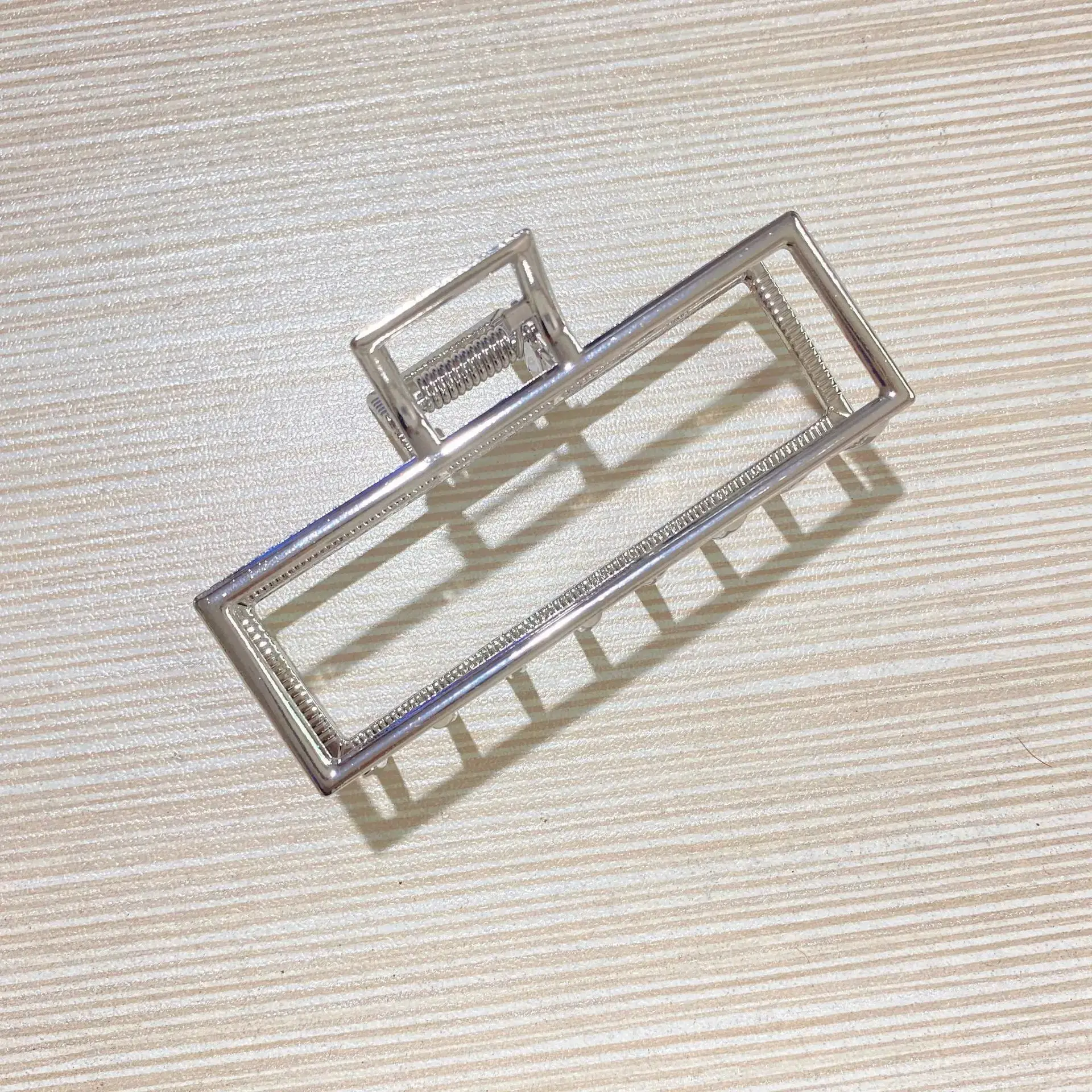 Oversized 3D Metal Hairpin Clip Shark Design - Image 11