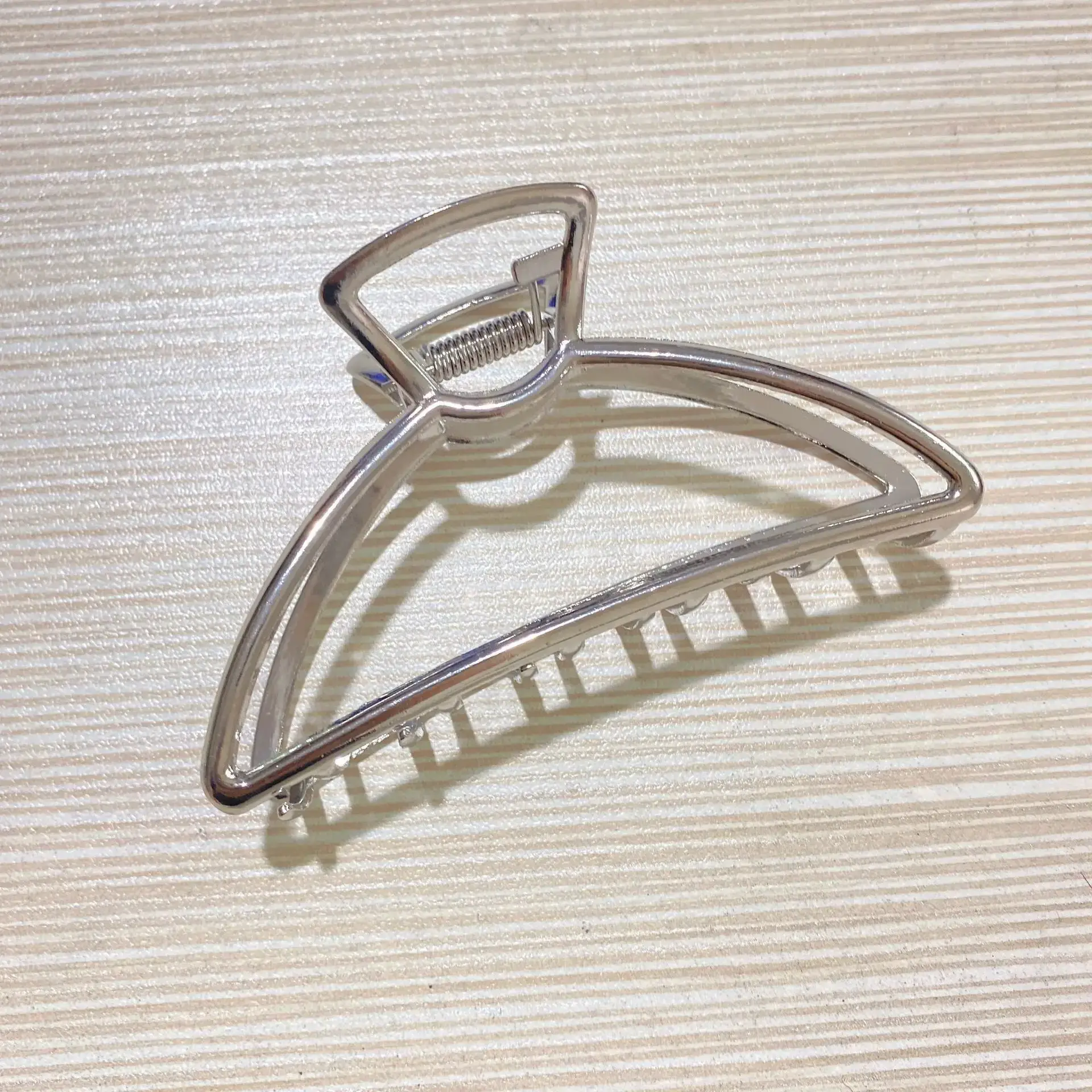 Oversized 3D Metal Hairpin Clip Shark Design - Image 12