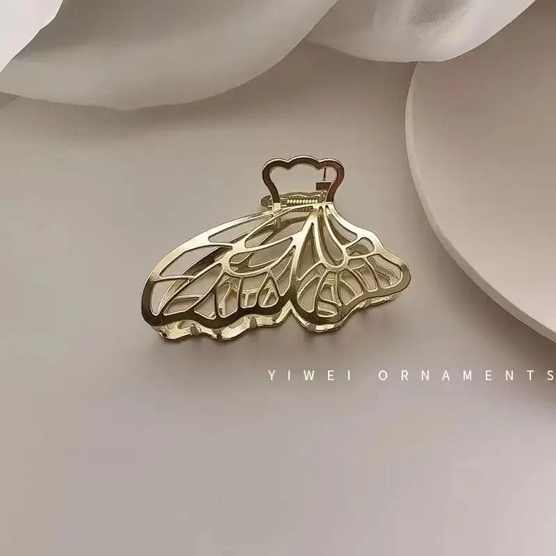 Oversized 3D Metal Hairpin Clip Shark Design - Image 26