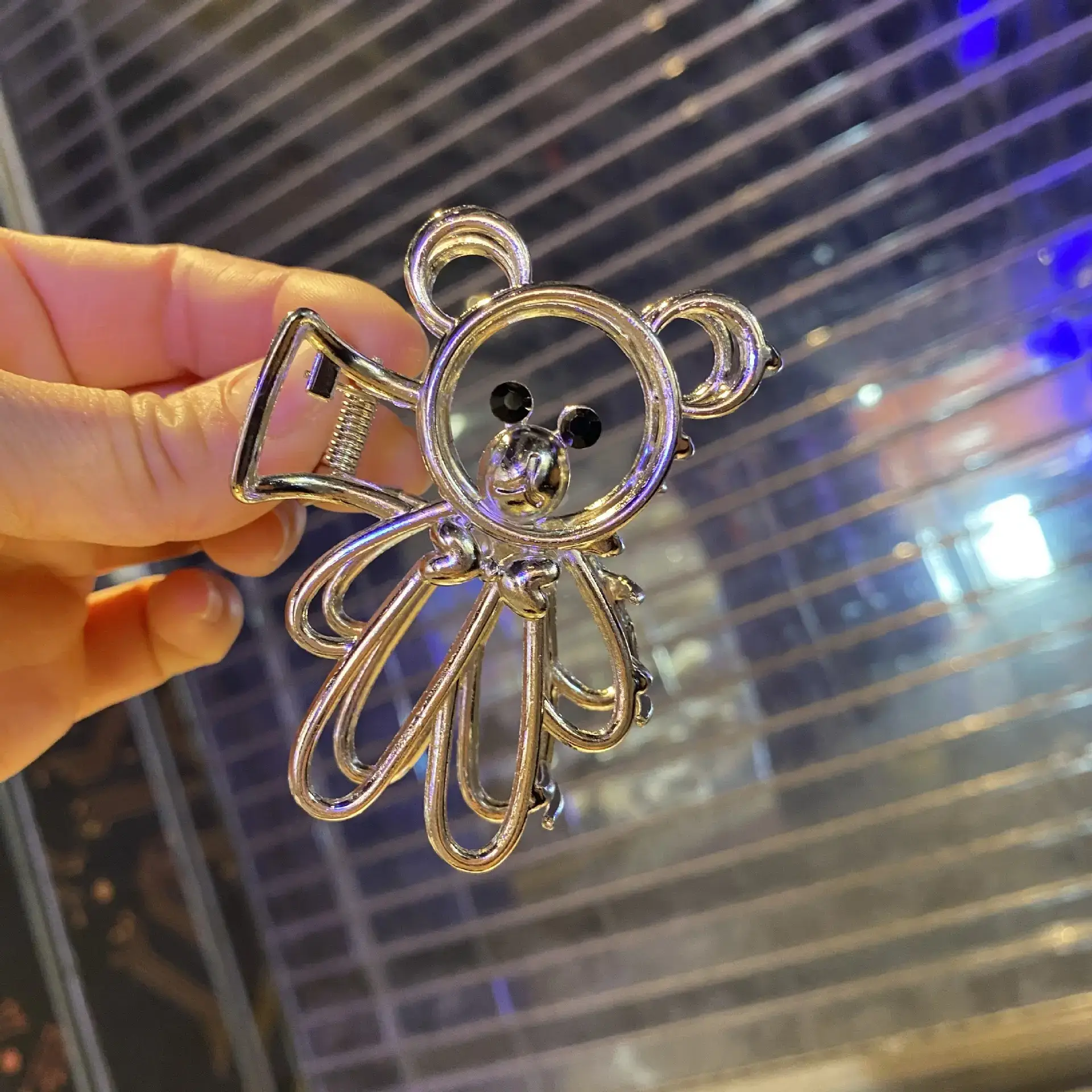 Oversized 3D Metal Hairpin Clip Shark Design - Image 32