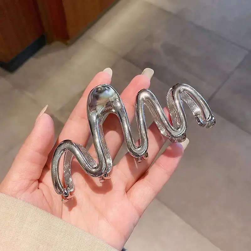 Oversized 3D Metal Hairpin Clip Shark Design - Image 4