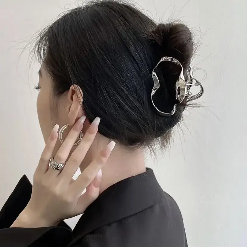 Oversized 3D Metal Hairpin Clip Shark Design - Image 8