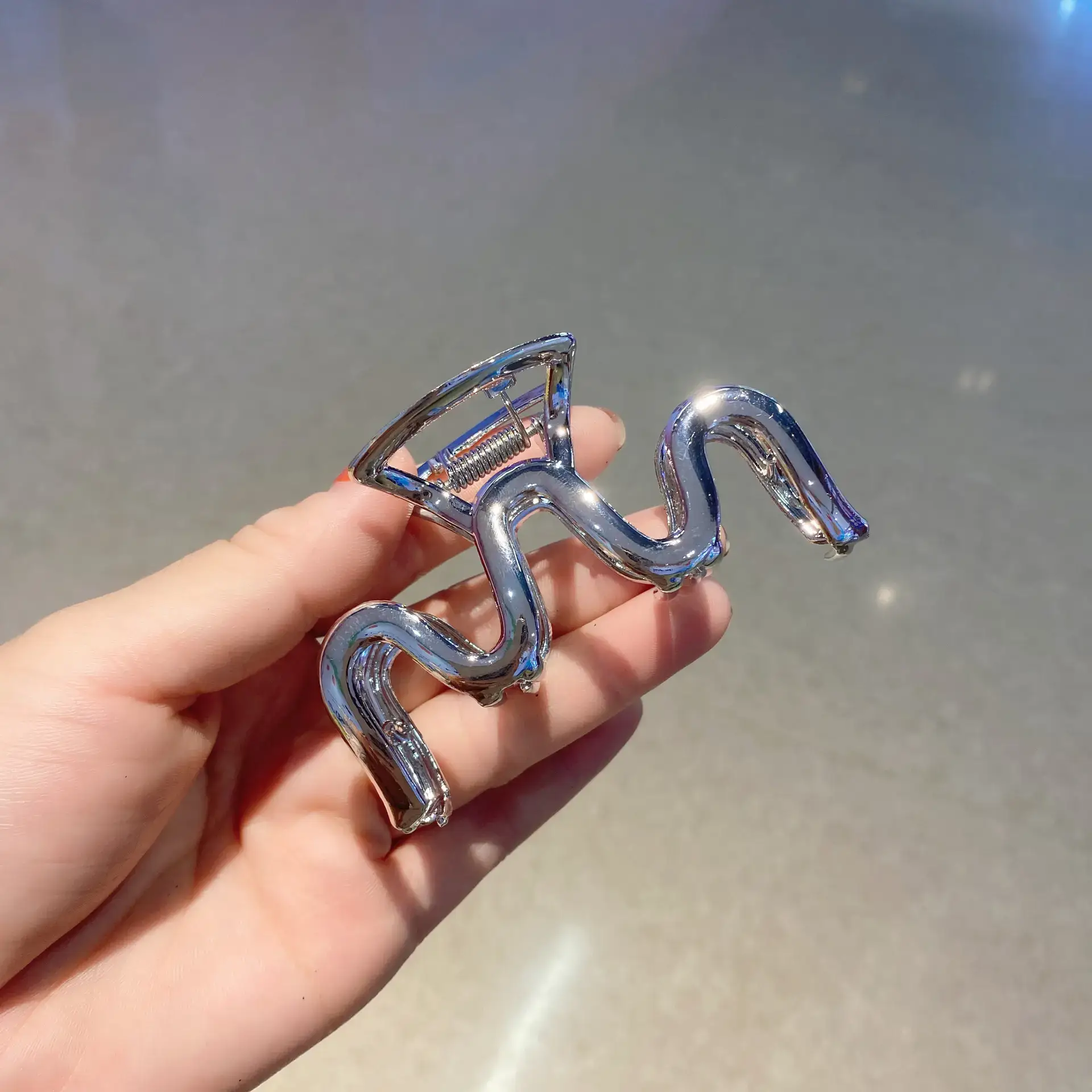Oversized 3D Metal Hairpin Clip Shark Design - Image 9