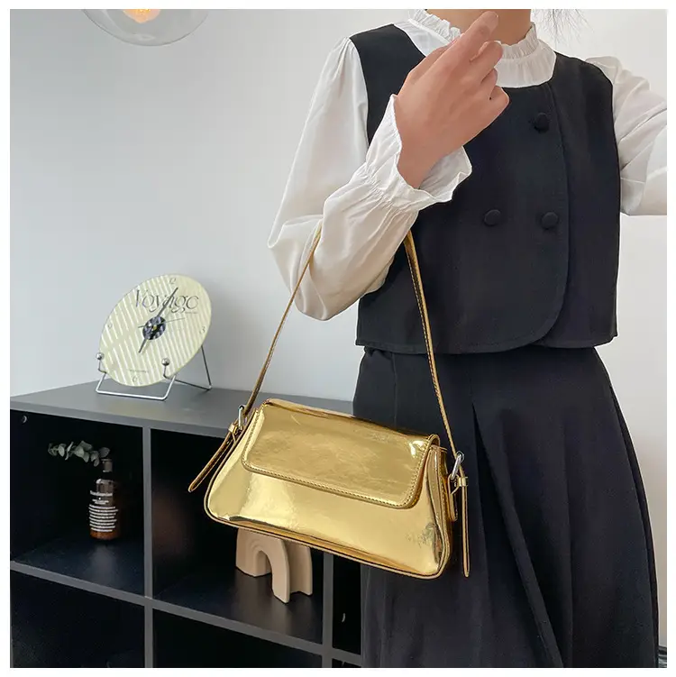 Silver Metallic Messenger Bag for Women Spring Summer 2023 — feature 17