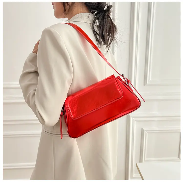 Silver Metallic Messenger Bag for Women Spring Summer 2023 — feature 21