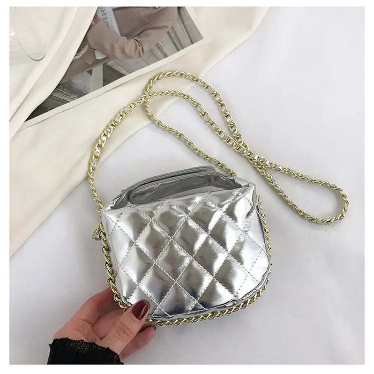 Korean Rhombic Chain Mini Crossbody Bag Black 2023 — feature 10